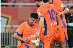 j9九游会入口赛地聚焦：德国杯赛前热度飙升，山东泰山官宣签约，更衣室稳定，赛季目标并未改变的简单介绍