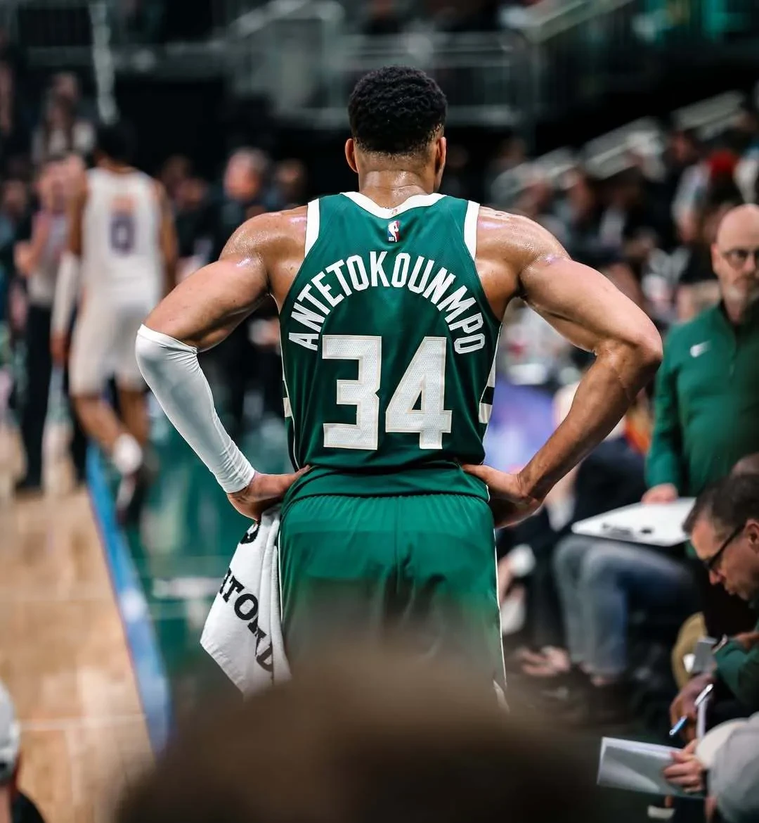 字母哥爆冷击败切尔西,突破纪录引爆全场!(字母哥进攻) 字母哥爆冷击败切尔西,突破纪录引爆全场!(字母哥进攻)