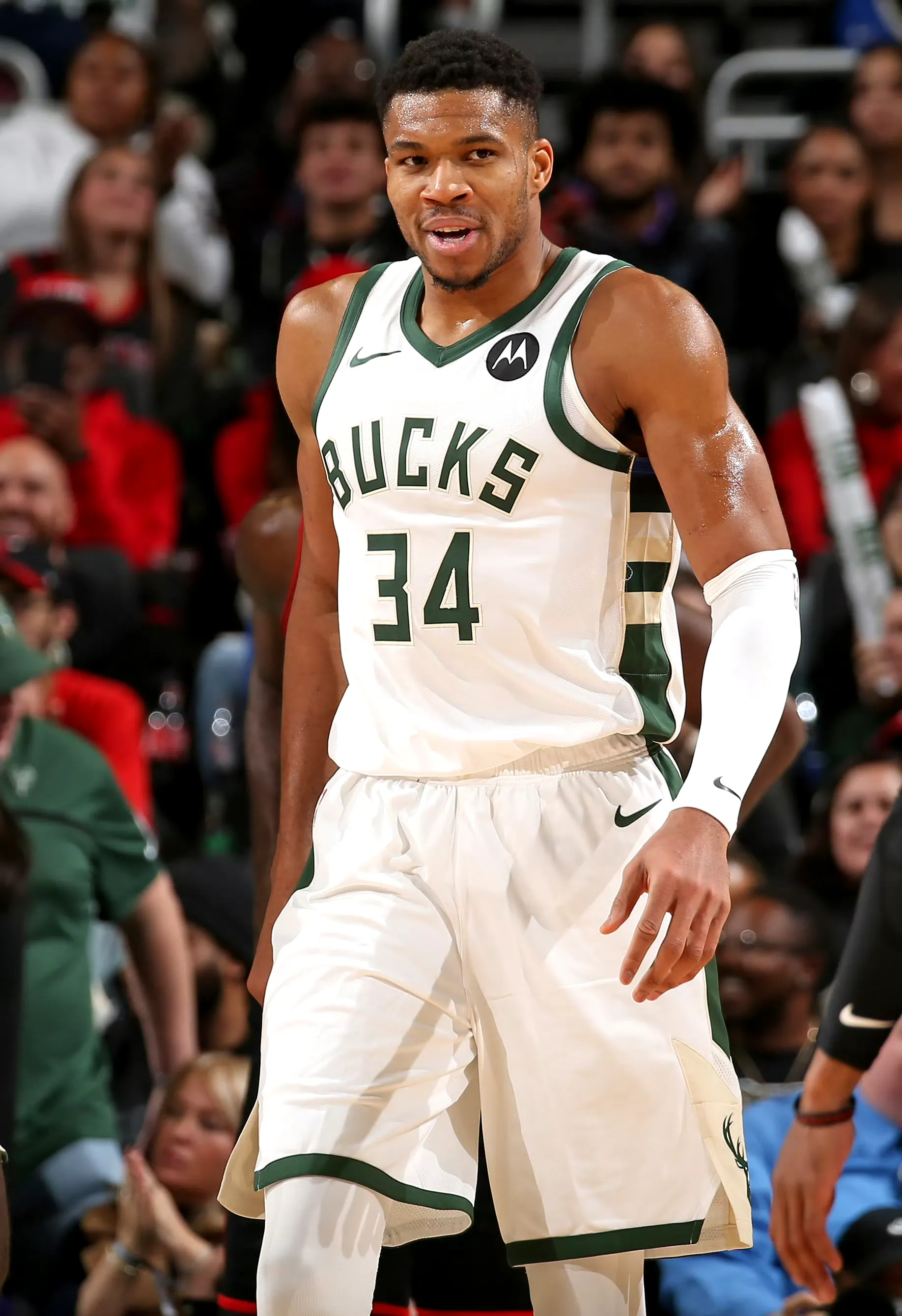 字母哥爆冷击败切尔西,突破纪录引爆全场!(字母哥进攻) 字母哥爆冷击败切尔西,突破纪录引爆全场!(字母哥进攻)