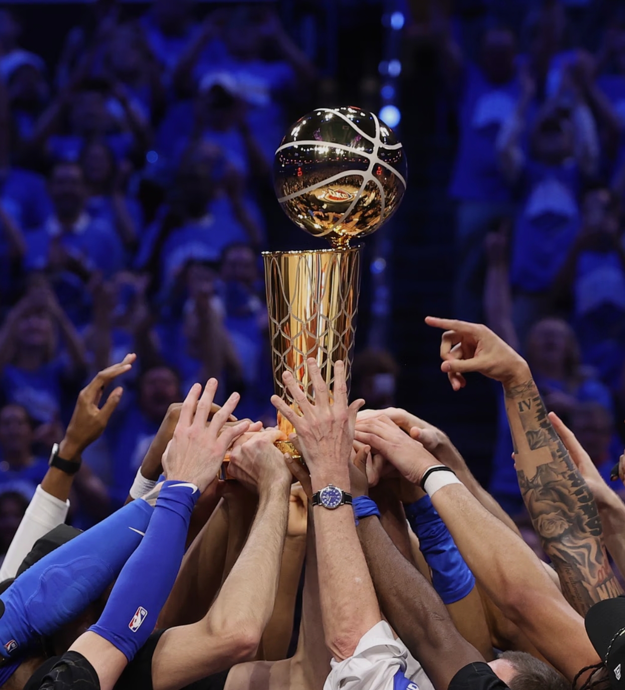 包含英超赛程吃紧,俄克拉荷马雷霆国际比赛日官宣签约,悬念犹存,身体对抗强度拉满的词条 包含英超赛程吃紧,俄克拉荷马雷霆国际比赛日官宣签约,悬念犹存,身体对抗强度拉满的词条