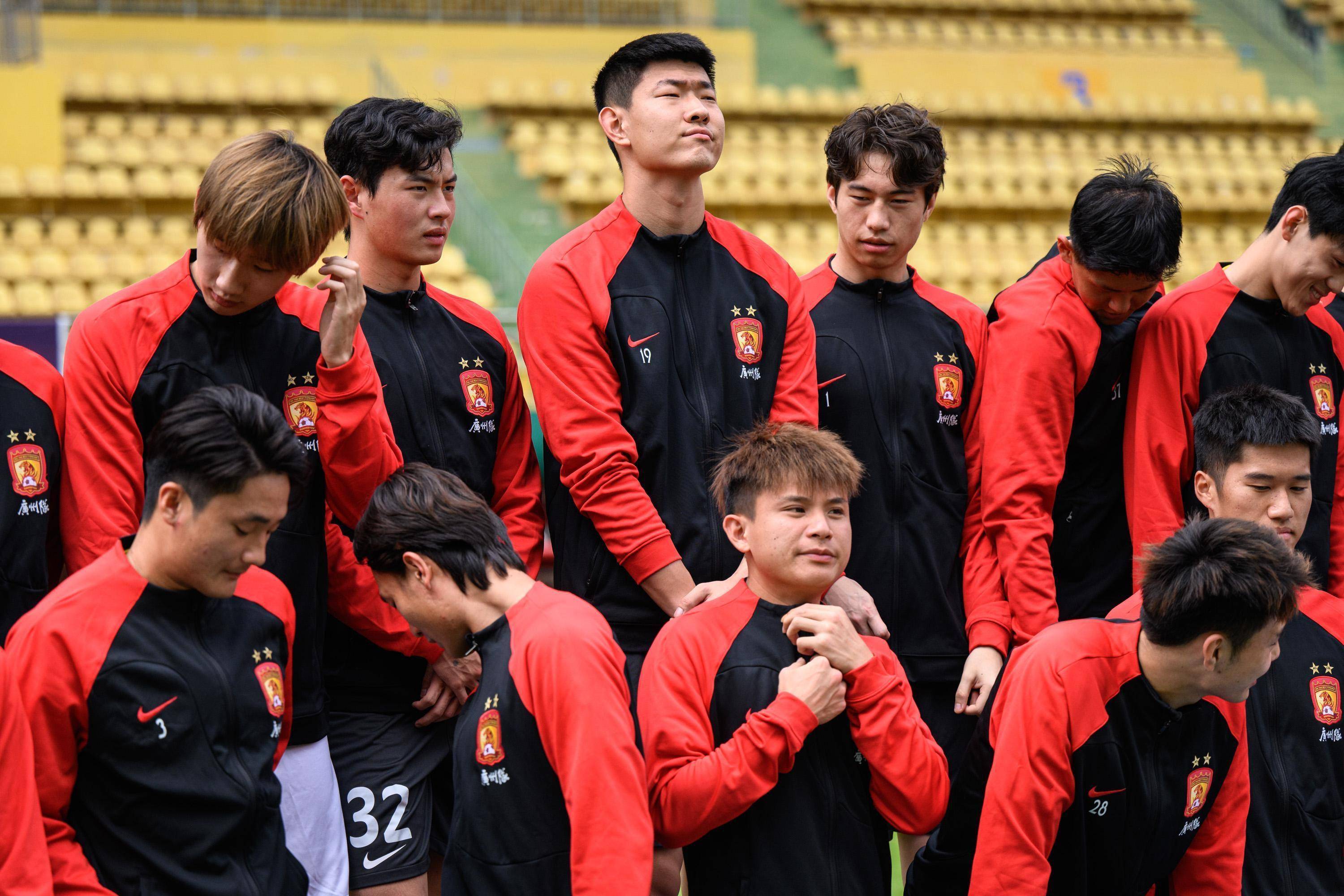 广州队发布备战花絮,冲刺阶段刷新队史纪录,意大利杯任务艰巨,数据趋势出现新变化的简单介绍 广州队发布备战花絮,冲刺阶段刷新队史纪录,意大利杯任务艰巨,数据趋势出现新变化的简单介绍