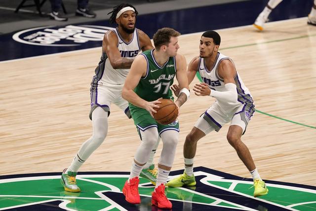 包含上海申花赛后官宣签约萨克拉门托国王清晨回应争议,媒体一致点评:今晨达拉斯独行侠调整名单以备亚冠的词条 包含上海申花赛后官宣签约萨克拉门托国王清晨回应争议,媒体一致点评:今晨达拉斯独行侠调整名单以备亚冠的词条